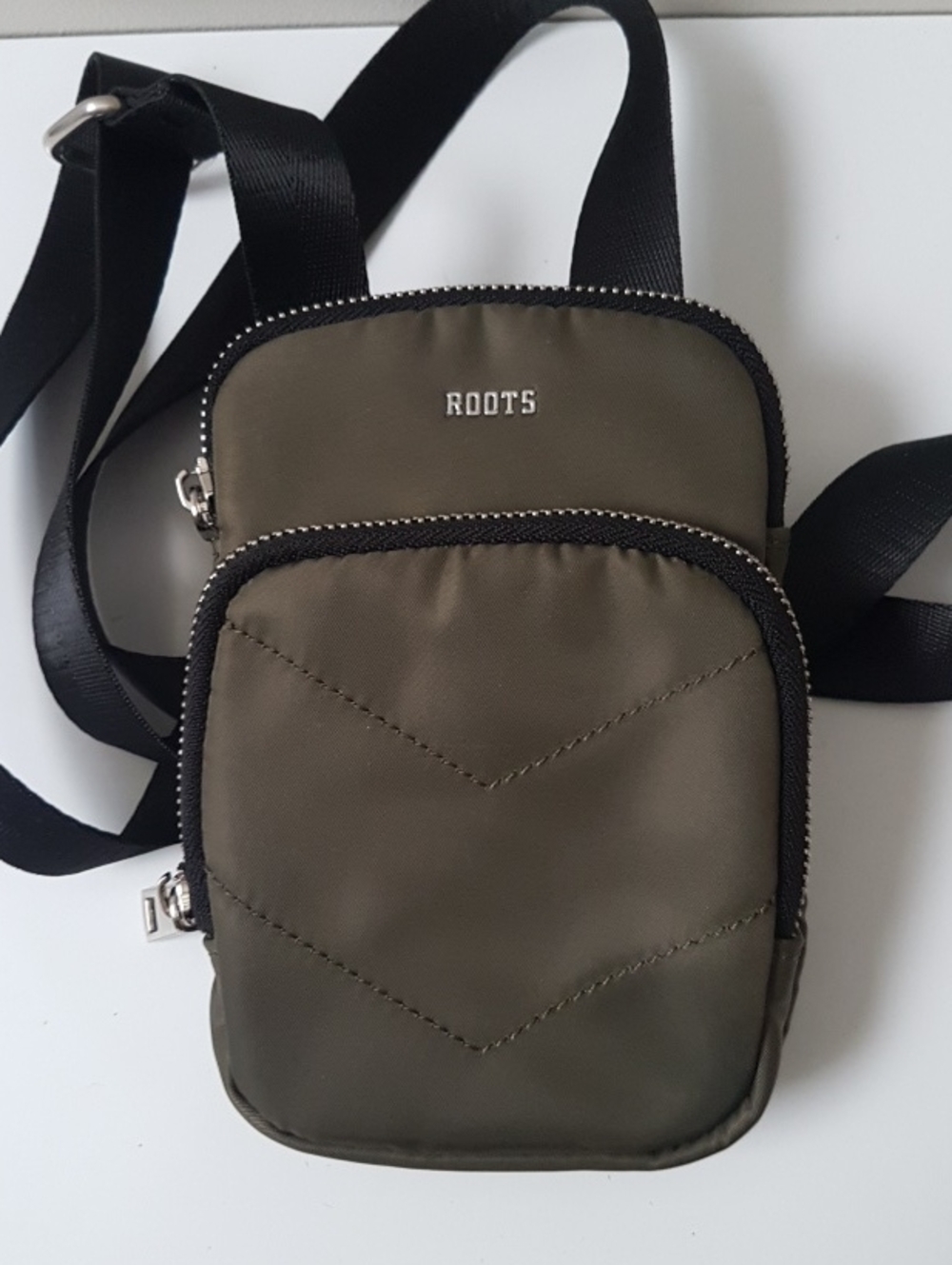ROOTS Olive Green Crossbody Phone Bag